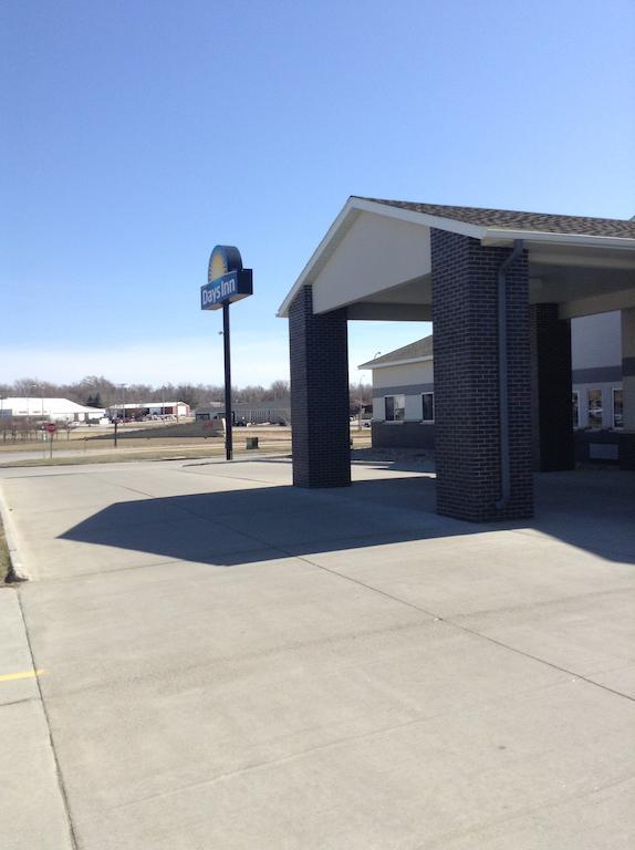 Days Inn By Wyndham Carroll Exterior photo