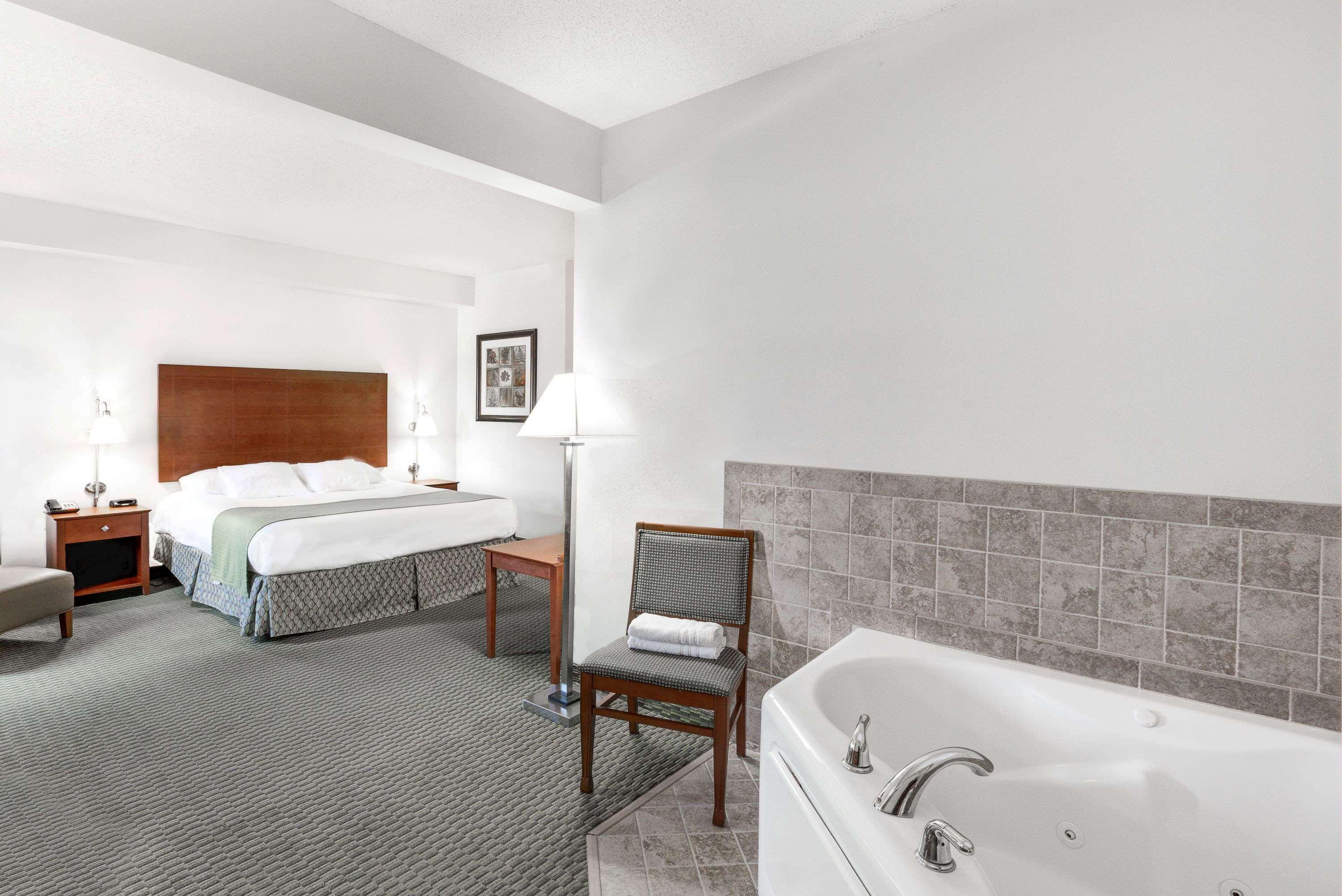 Days Inn By Wyndham Carroll Exterior photo